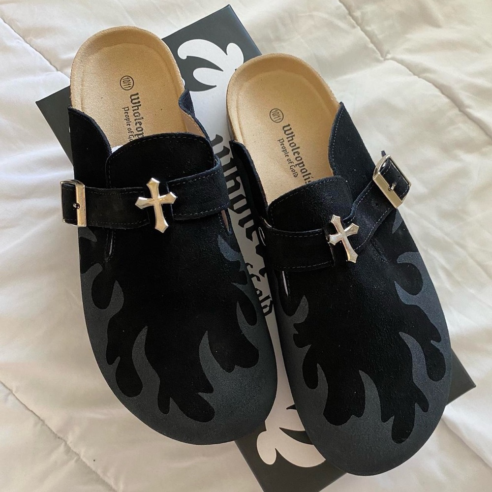 Wholepolis Black Crossfire Walkers
size 10/11 mens, 11/12 womens